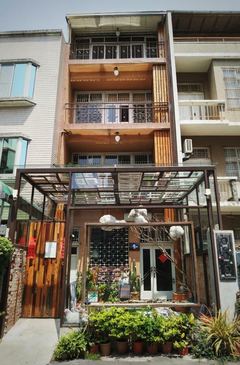 Апартаменты Goin Old House & Bar Тайнань Экстерьер фото